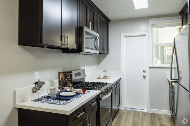 1BR, 1 BA - 350SF - Kitchen - Leimert Park