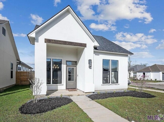 Building Photo - 10238 Grayton Dr.