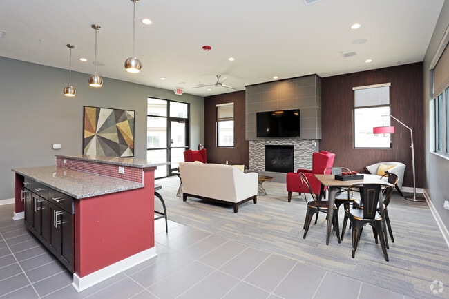Clubhouse - The Summit at Sunnybrook Village