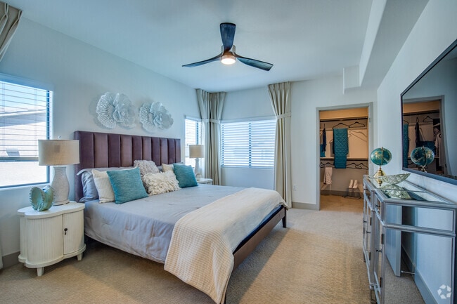 1 BR, 1 BA (B) - 898 SF - Sur702