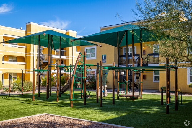 Building Photo - Villas de la Montana