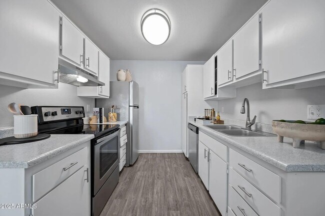 Photo - 4337 N 53rd Ln Unit B1