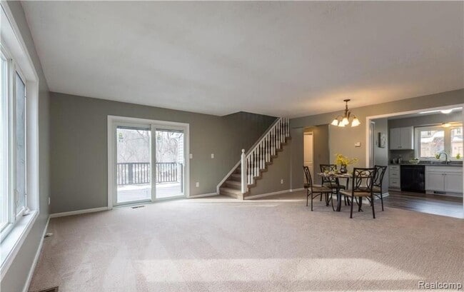 Photo - 185 Fraser St