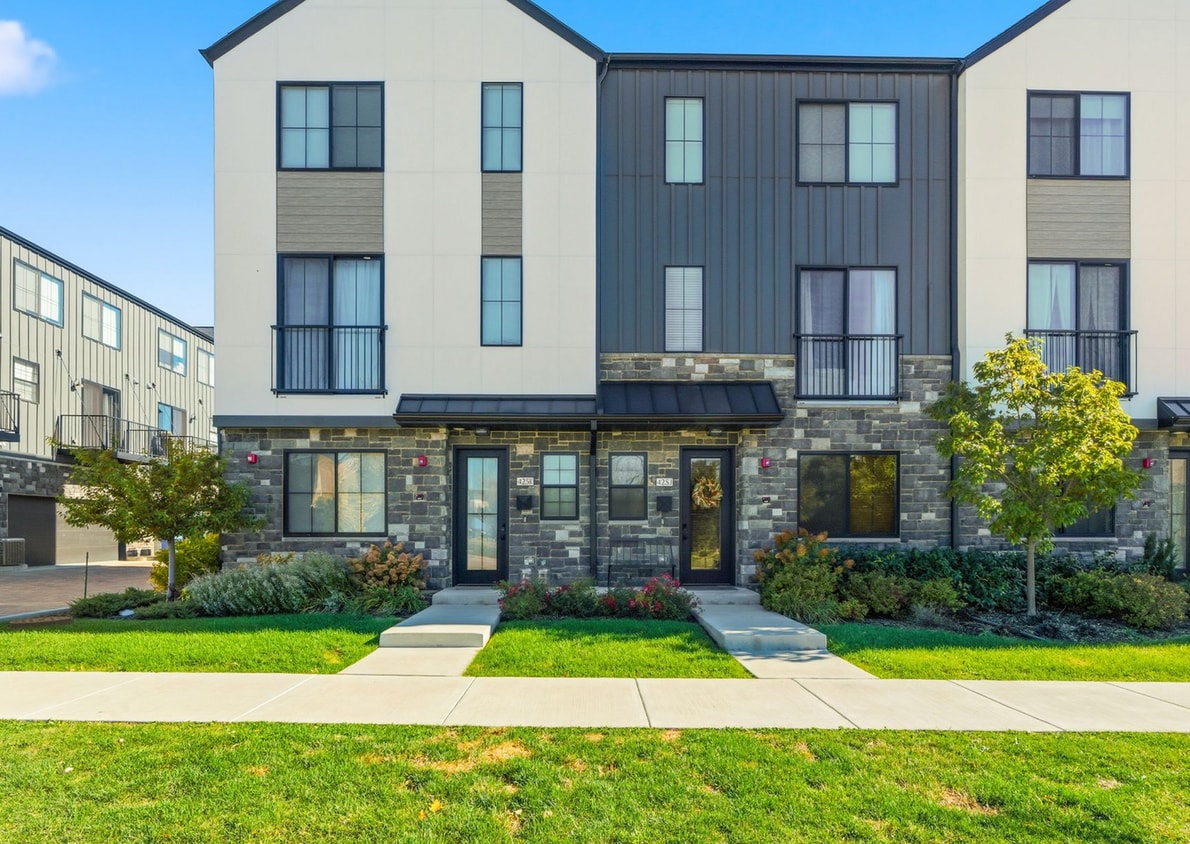 Floor Plan - Townhome (Corner - Interior Photos of K)