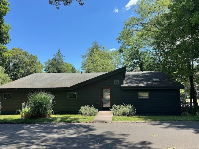 Building Photo - 283 Ogden St