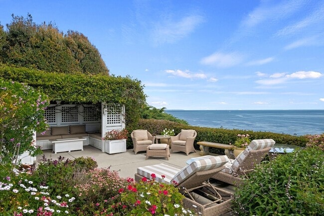 Building Photo - 1539 Shoreline Dr