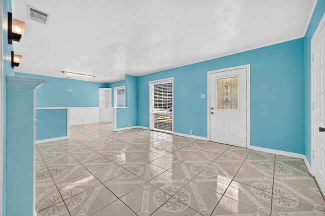 Photo - 907 Buckalew St