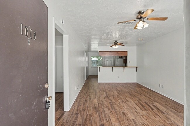 Photo - 1605 Hazelwood St Unit B