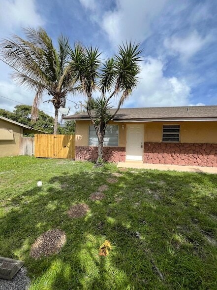 Building Photo - 1045 Miami Blvd