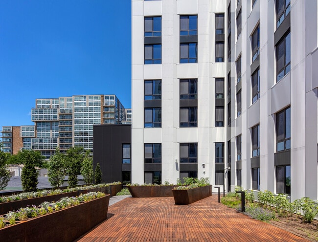 Outdoor Garden & Terrace - Bakers Place