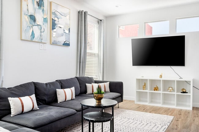 Photo - 3806 E Polk St Unit ID1244297P