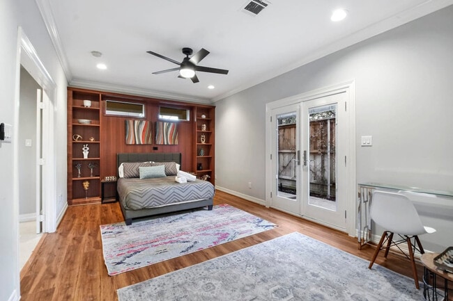 Building Photo - 1206 W 25th St Unit ID1056411P