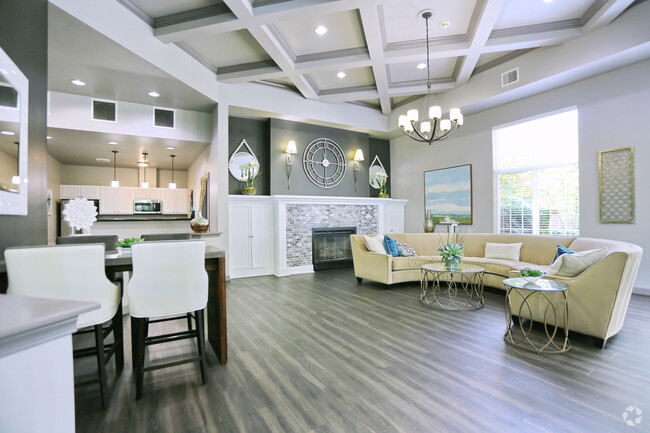 Interior Photo - The Knolls at Inglewood Hill