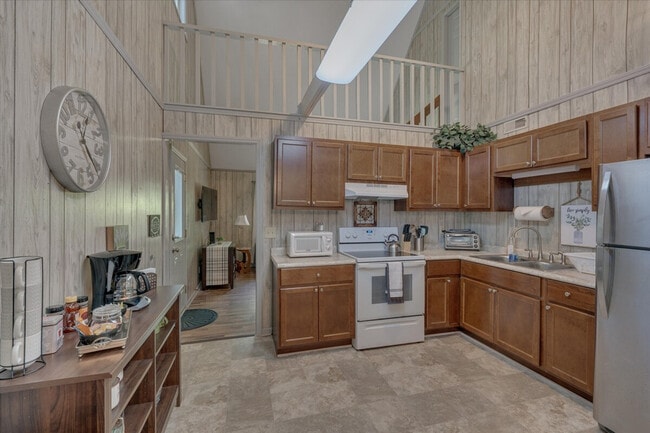 Photo - 4225 Meadowbrook Rd Unit ID1388430P