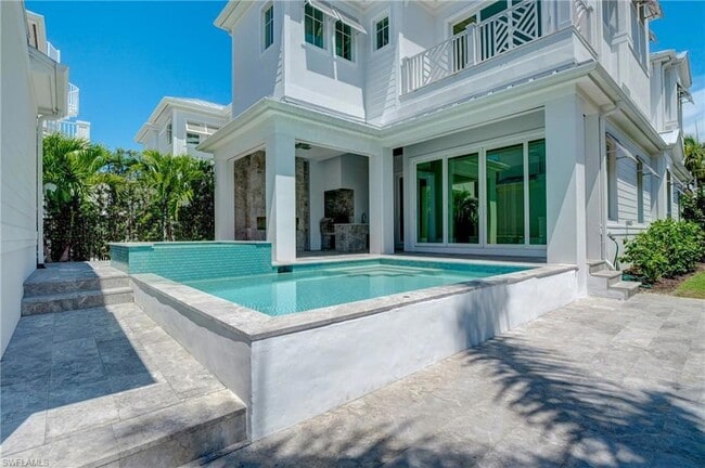 Photo - 888 10th Ave S