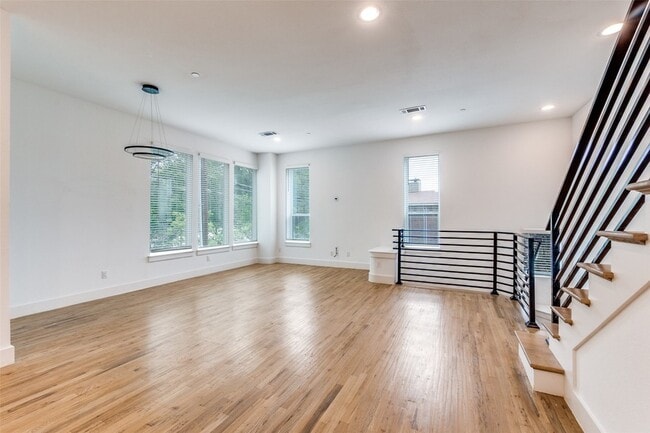Photo - 1828 N Garrett Ave Unit 102