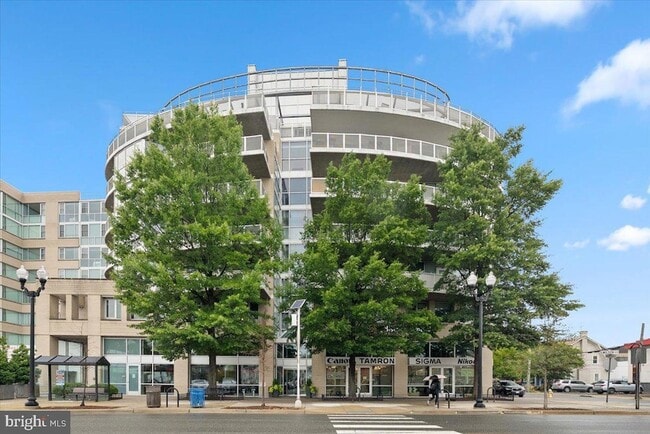 Building Photo - 3409 Wilson Blvd Unit 412