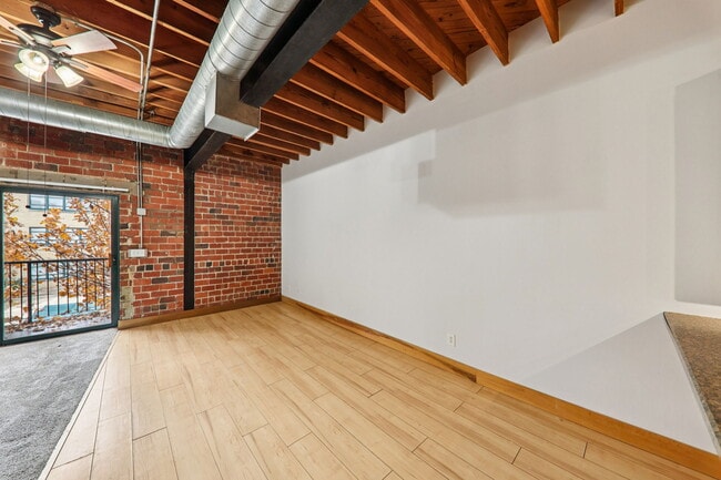 Photo - The Crown Downtown