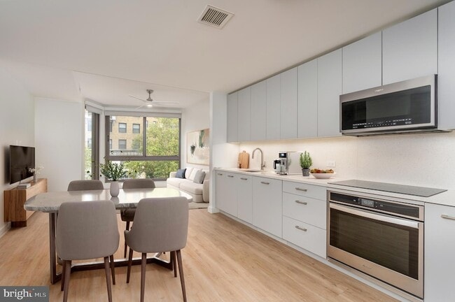 Building Photo - 1630 Columbia Rd NW Unit 316