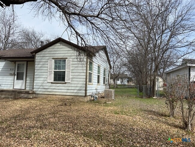 Photo - 515 W Kern Rd