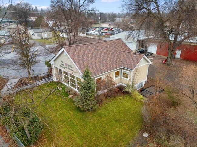 Photo - 107 E Holland Ave