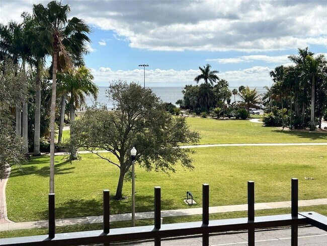 Photo - 1120 N Shore Dr NE Unit 301