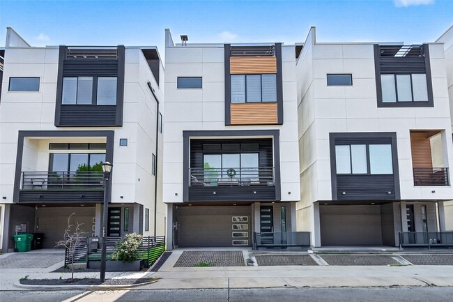 Photo - 607 Memorial Heights Dr