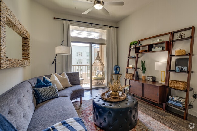 1BR, 1BA - 651SF - Harlow River Oaks