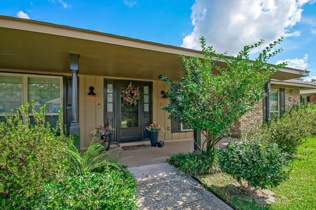 Photo - 131 Kingston Dr