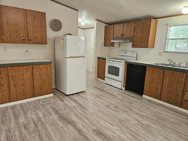 Photo - 127 Iroquois Dr