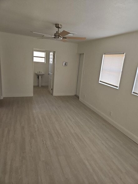 Photo - 815 Dundas Ct