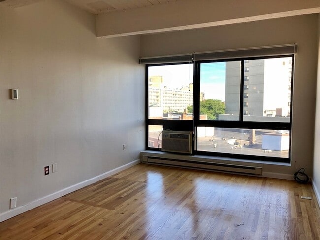 Building Photo - 12 Stoneholm St Unit 616