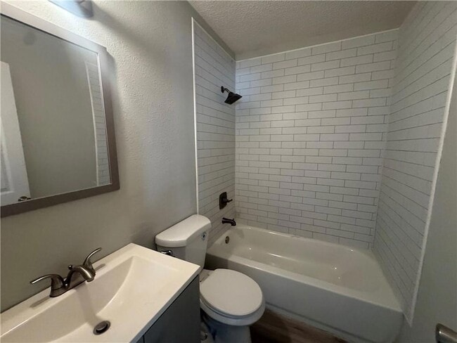 Photo - 6505 James St