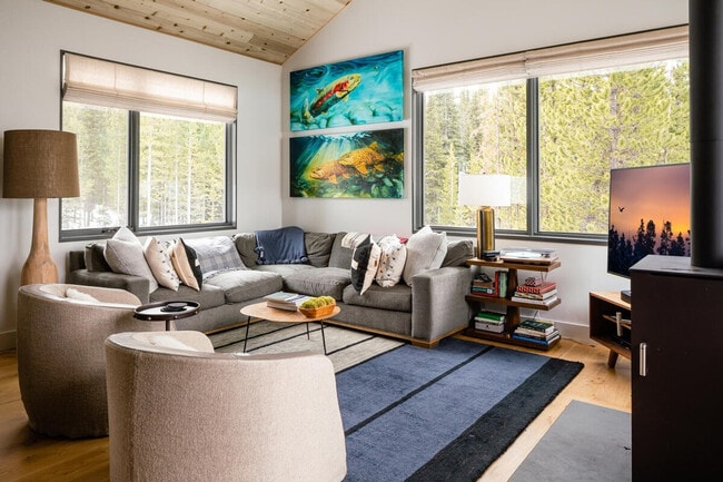 Building Photo - 19 Lakewood Dr Unit ID1255717P