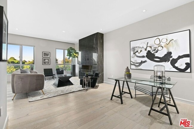 Photo - 2391 Roscomare Rd