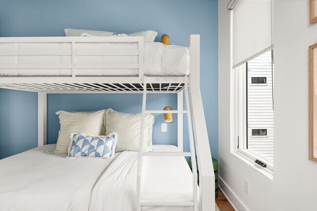 Photo - 770 E Argyle Ave Unit ID1312334P