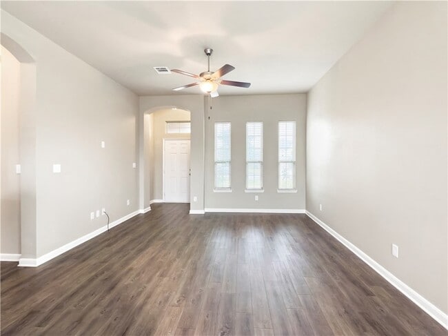 Photo - 2105 Dumfries Dr