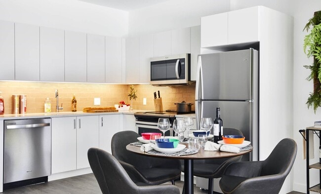 Building Photo - 3200 Washington