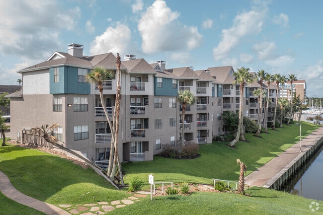 Building Photo - Anchor at South Shore