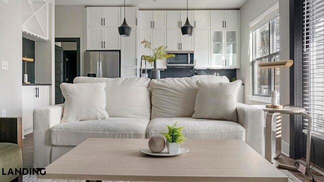 Building Photo - 2550 Blackmon Dr Unit 1401