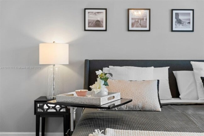 Building Photo - 18100 N Bay Rd Unit 308