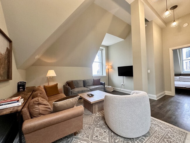 Photo - 225 E Michigan St Unit ID1379026P