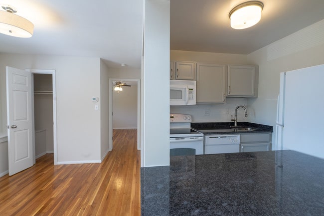 Photo - Cardinal Court