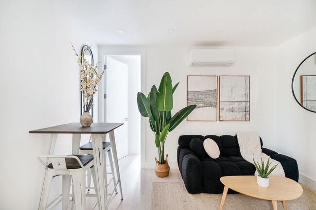 Photo - 515 W 48th St Unit FL3-ID1045421P