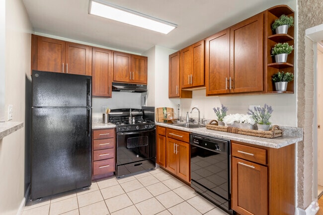 2 BR, 1 BA - 856 SF - Heritage Park Apartments