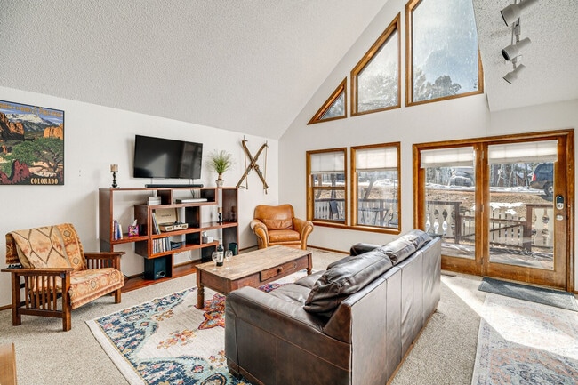 Building Photo - 320 E Gunnison Ave Unit SI ID1385814P