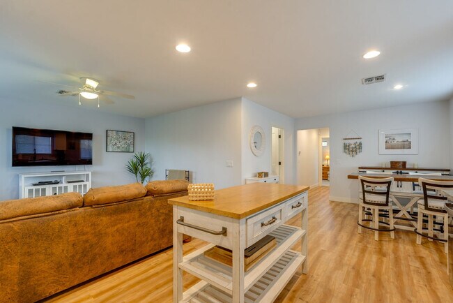 Photo - 8637 S Newberry Ln Unit SI ID1546398P