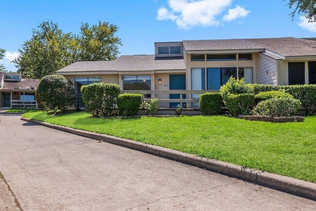 Photo - 49 April Point Dr N