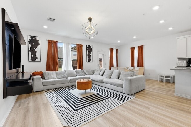 Photo - 1728 Pegasus Dr