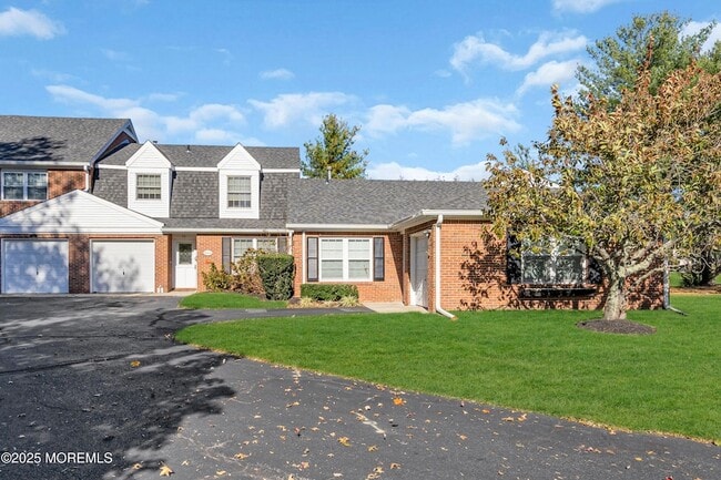 Building Photo - 68 Maple Dr